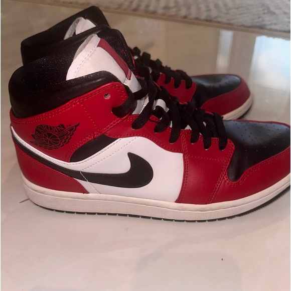 Nike Air Jordan 1 Mid Chicago Black Toe SIZE 9 - EUR 42.5 - Picture 5 of 9